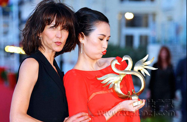 գ28쿨ӰڱĻʽ޺ȹ࣬շ-Sophie Marceau׼һ䷢һĽSwann d\ width=