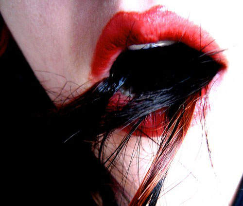 2. Trichophagia õʳϲͷֱͨԼͷͿʼԣҧȰͷͷԳῨڳθͻҲθʹ 2007 ʱ֥Ӹһλ 18 ŮΪʳ񱣬ҽԺȻθȡ 4.5 ͷ
