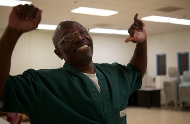 ЭClarence Moses-ELάȨLarry Halesʾ˵ǸḶ́ھп⡣һδǷԵϣȨClarence Moses-ELСLarry Hales˵Ƿ˴϶ߵЩ꣬ӦΪźClarence Moses-ELļ⼸Ŭףϧһһĸĸáֳ塢ֶӵȣûܼԵ졣