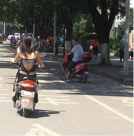 ŮװЦͼ