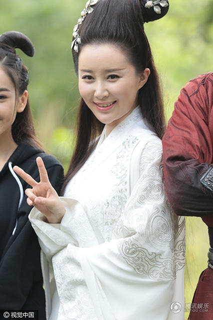 泩